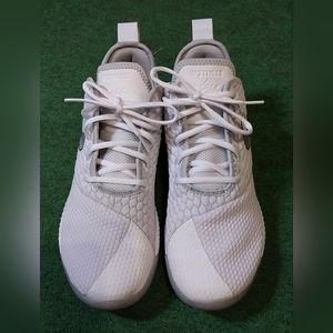 Nike LeBron Witness 3 basketball shoes - Size 9.5